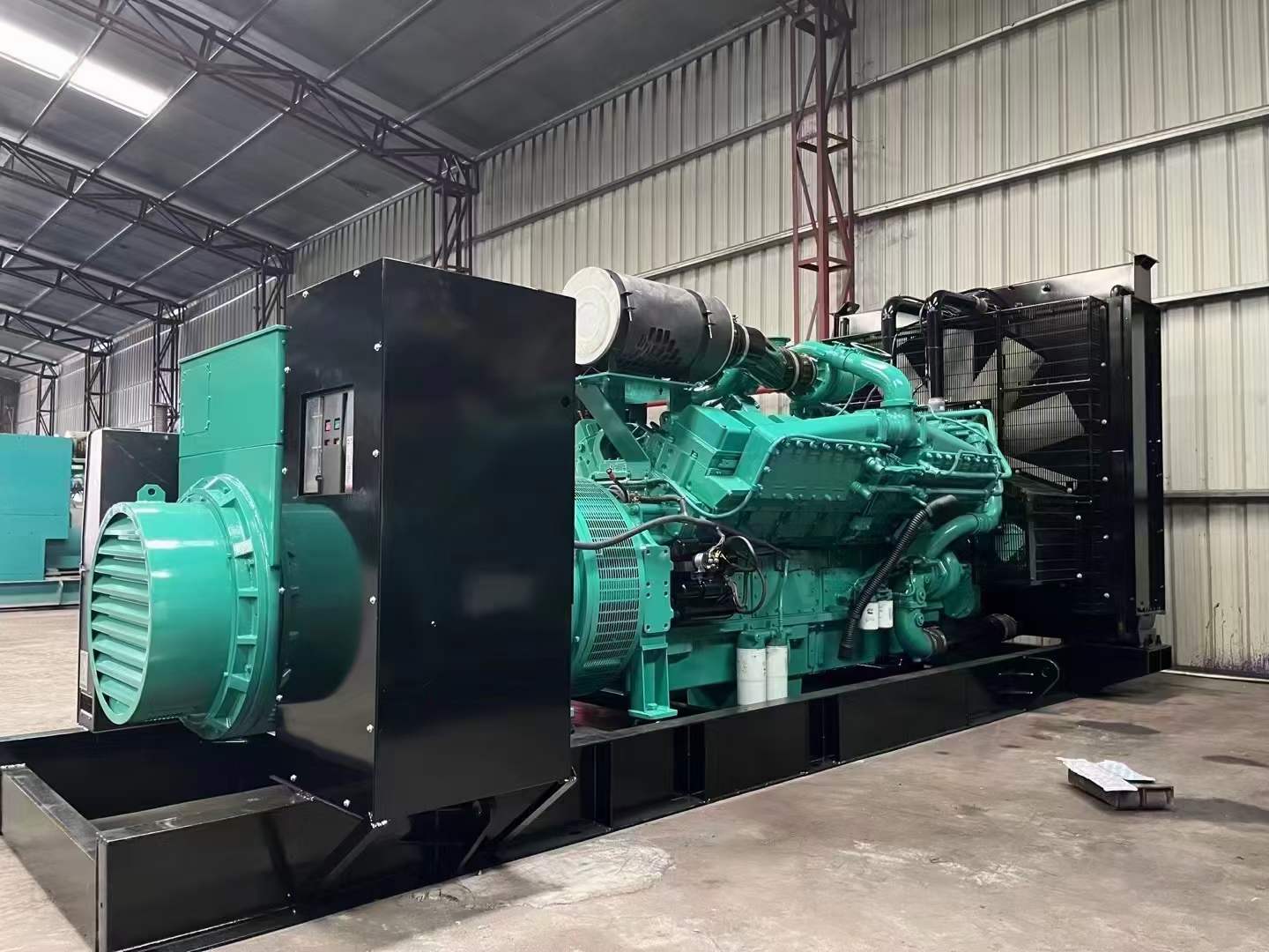 松柏镇如何降低 800kW 柴油发电机输出电流的波动？