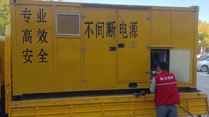 松柏镇柴油发电机组和UPS电源配合使用时，如何避免切换过程中的电力中断？